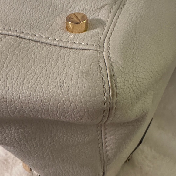 Michael Kors Cream Alexis Pebbled Leather Satchel with Gold Hardware - Picture 13 of 13